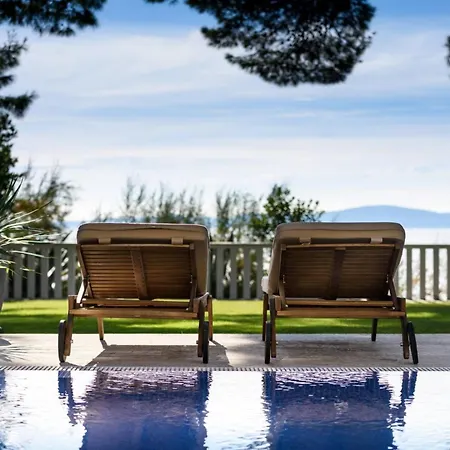Meje Heated Pool, Jacuzzi, Sauna Villa