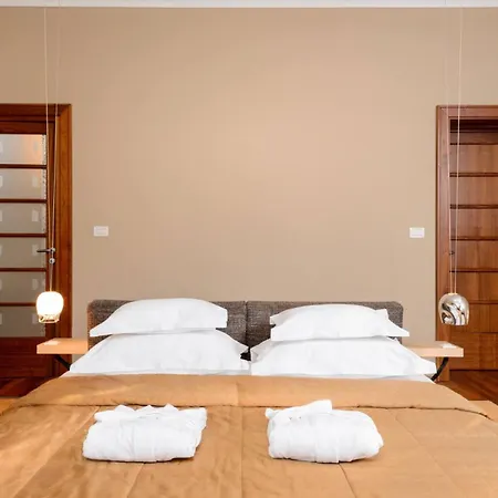 Meje Heated Pool, Jacuzzi, Sauna Villa *