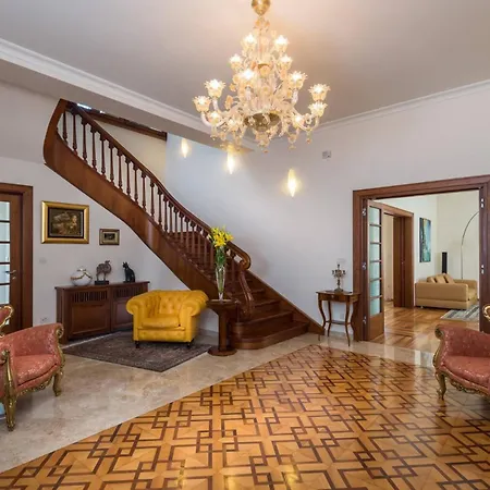 Meje Heated Pool, Jacuzzi, Sauna Villa *