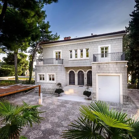Meje Heated Pool, Jacuzzi, Sauna Villa *