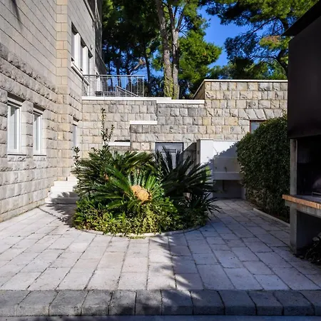 Meje Heated Pool, Jacuzzi, Sauna Villa Split