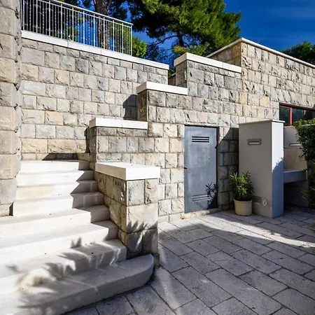 Meje Heated Pool, Jacuzzi, Sauna Villa