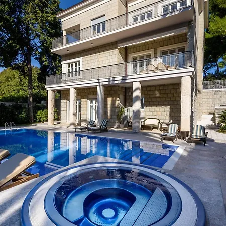 Meje Heated Pool, Jacuzzi, Sauna Villa Split